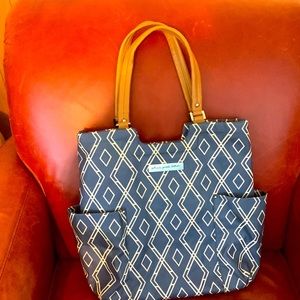 Petunia Pickle bottom